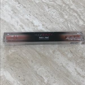 HUDA Beauty Matte & Metal melted eyeshadow